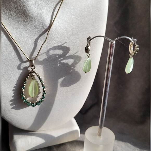 M&S Green cats eye and Rhinestone goldtone teardrop pendant and earrings set - Picture 5 of 6